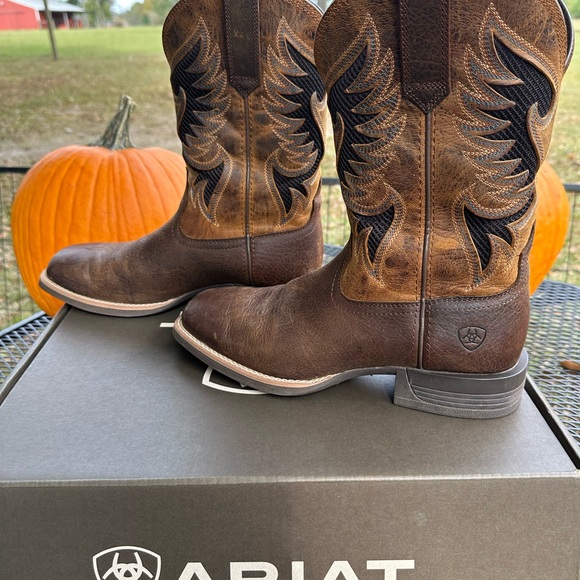 Ariat Other - Ariat Men's Distressed Work Boots